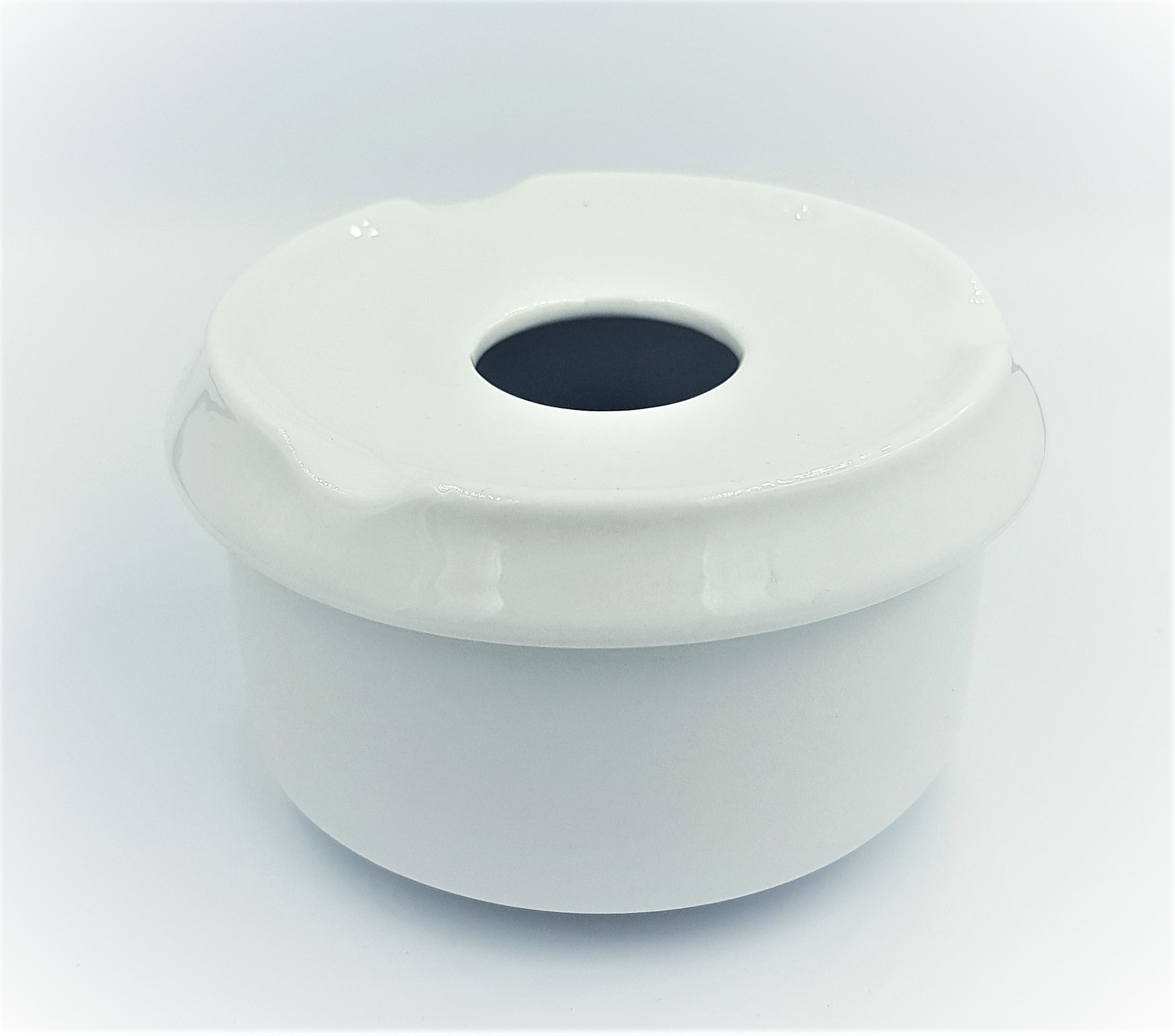 WHITE ROUND WINDPROOF PORCELANE ASTRAY 11*7,5