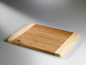 S0082 BAMBOO CUTTING BOARD 40X30X1,9cm LEONE