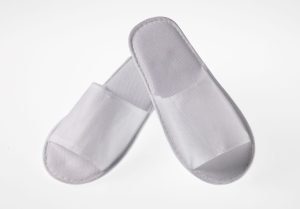 W4706 TNT WHITE SLIPPERS FOR HOTEL USE 100pairs LEONE
