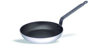 ALUMINIUM FRYIN PAN WITH HANDLE INDUCTION 30X5CM